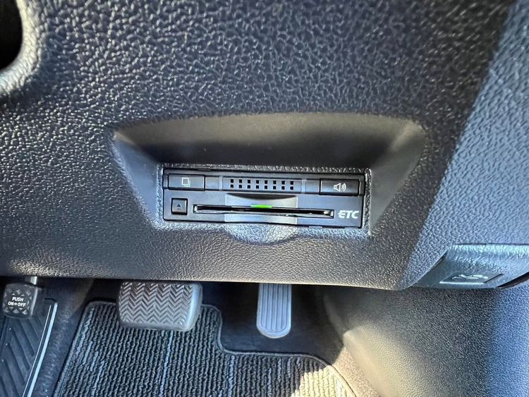 TOYOTA PRIUS Ａ　ツーリングセレクション thumbnail 2