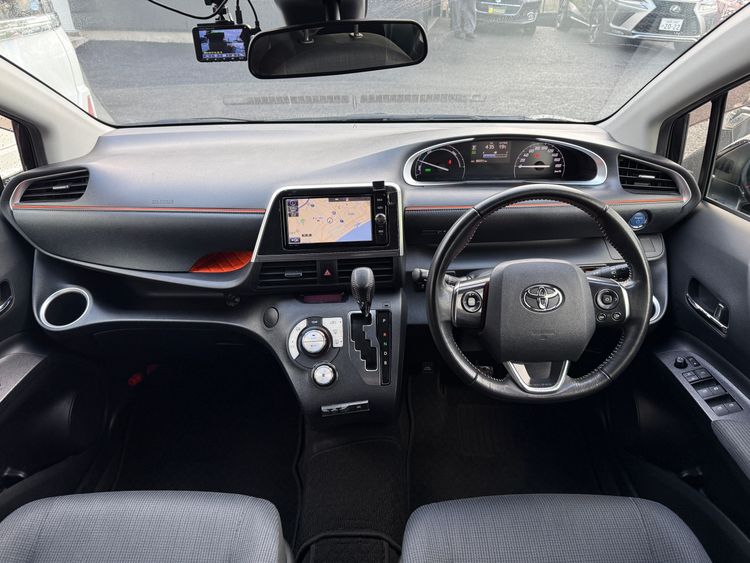 TOYOTA SIENTA G thumbnail 2