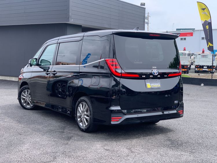 TOYOTA NOAH HIBRIDO S-Z thumbnail 4