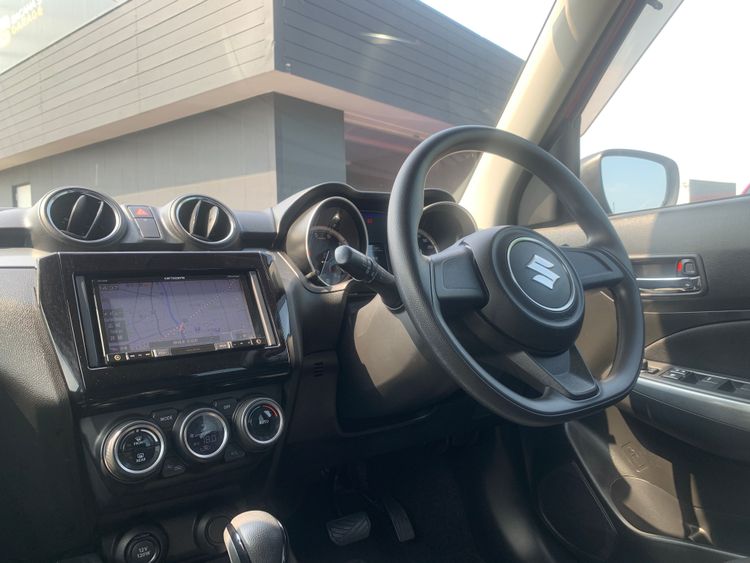 SUZUKI SWIFT XG  thumbnail 17