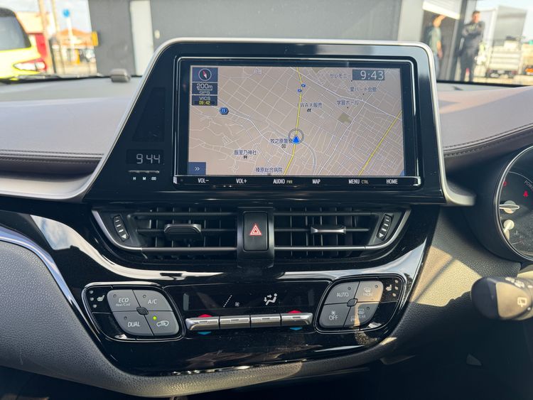 TOYOTA C-HR G HIBRIDO thumbnail 3