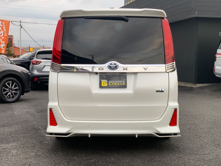 TOYOTA VOXY HIBRIDO ZS thumbnail 10