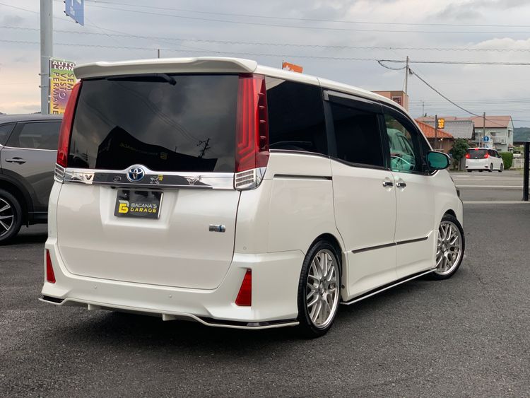TOYOTA VOXY HIBRIDO ZS thumbnail 14