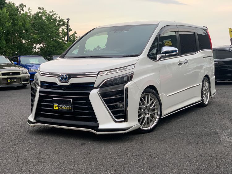 TOYOTA VOXY HIBRIDO ZS thumbnail 2