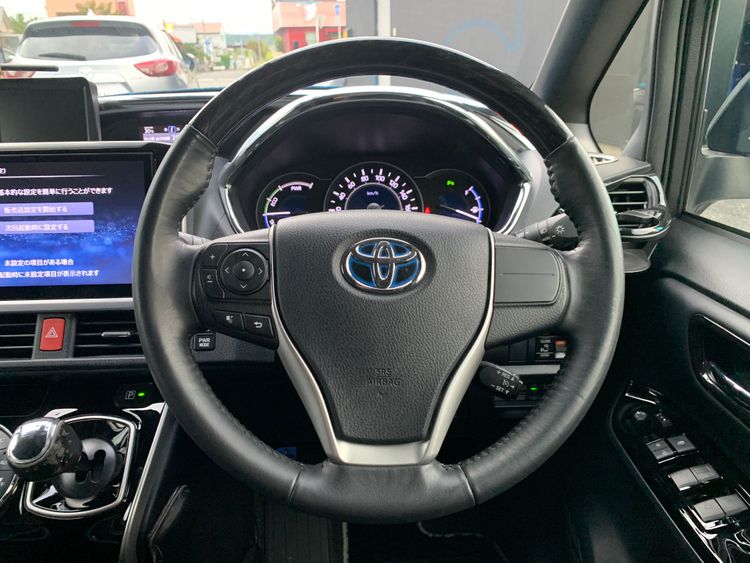 TOYOTA VOXY HIBRIDO ZS thumbnail 15