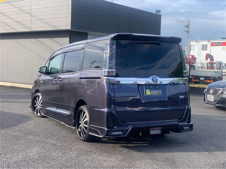 TOYOTA VOXY V HIBRIDO thumbnail 30