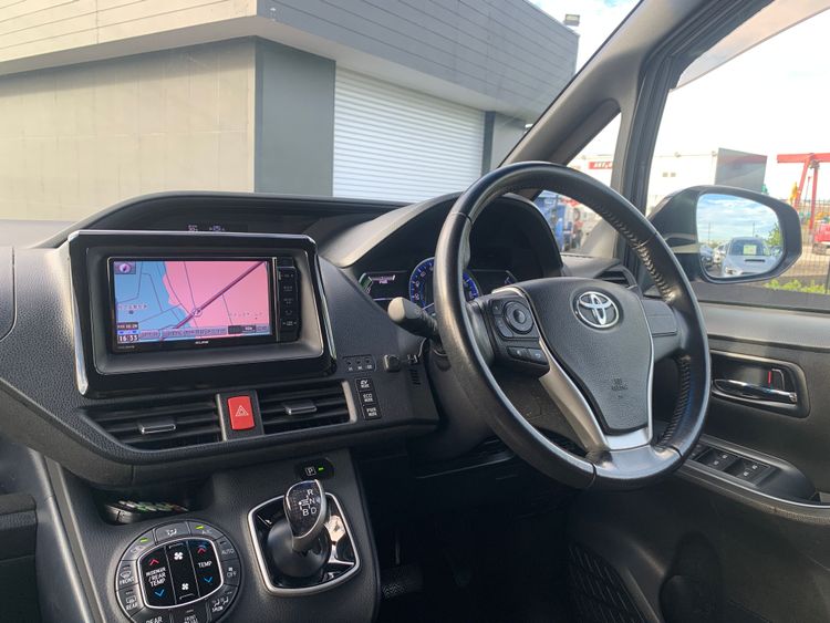 TOYOTA VOXY V HIBRIDO thumbnail 19