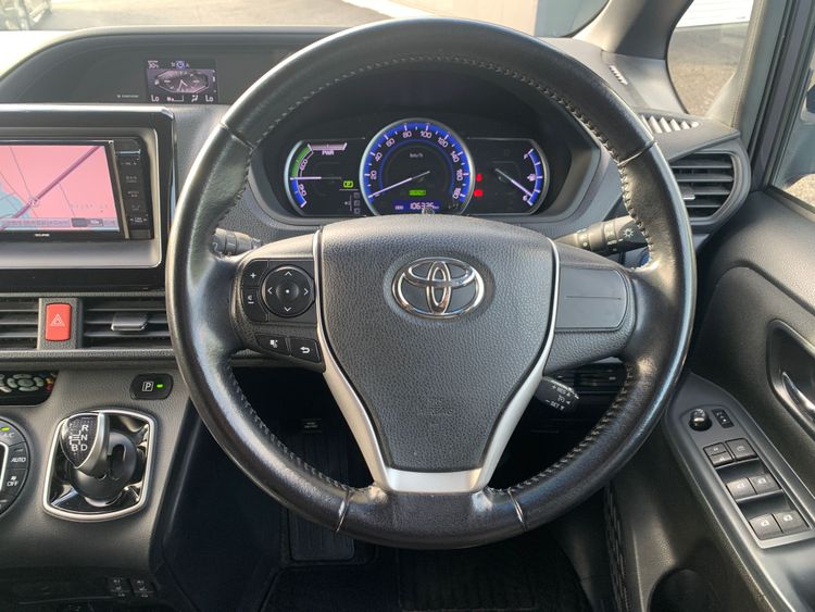 TOYOTA VOXY V HIBRIDO thumbnail 11