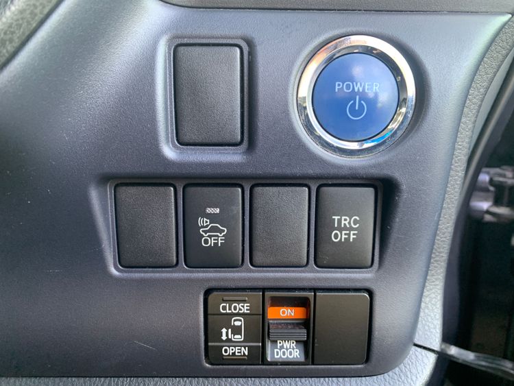 TOYOTA VOXY V HIBRIDO thumbnail 8