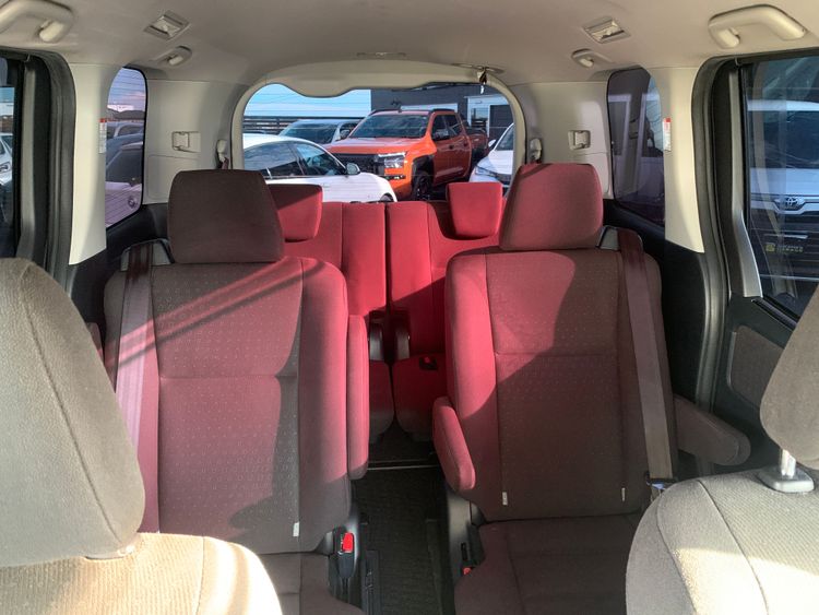 TOYOTA VOXY V HIBRIDO thumbnail 16