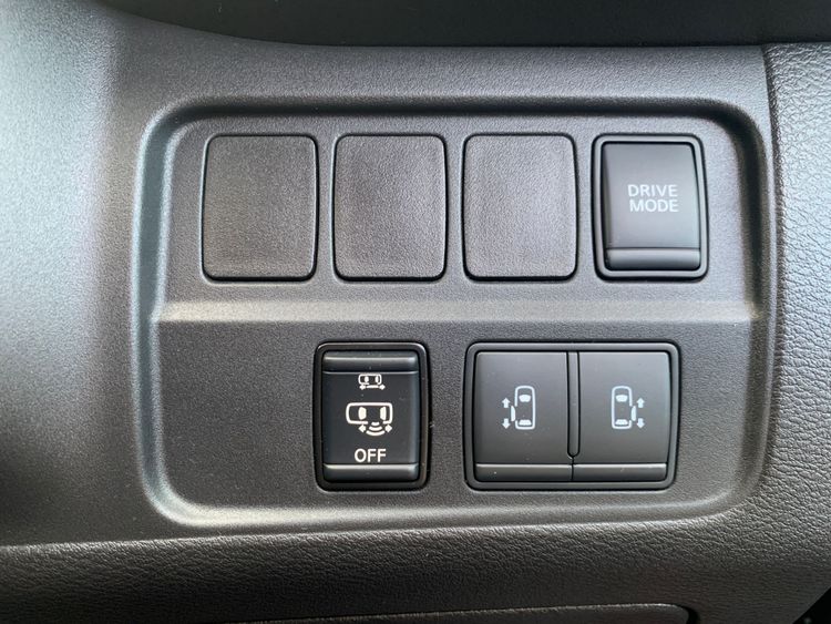 NISSAN SERENA E-POWER HIGHWAY STAR V thumbnail 2