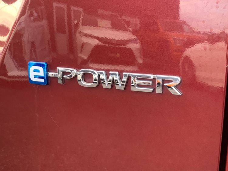 NISSAN SERENA E-POWER HIGHWAY STAR V thumbnail 24