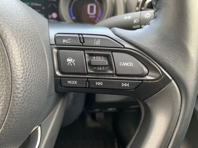 TOYOTA YARIS CROSS HIBRIDO G thumbnail 13