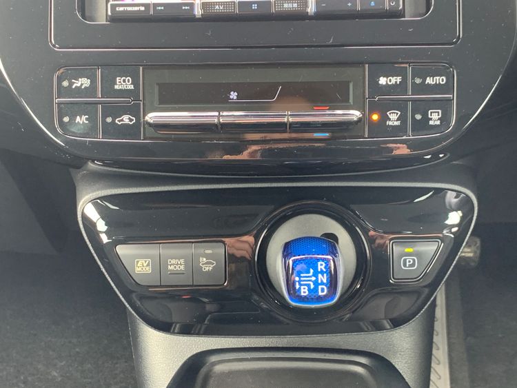 TOYOTA PRIUS S  thumbnail 25