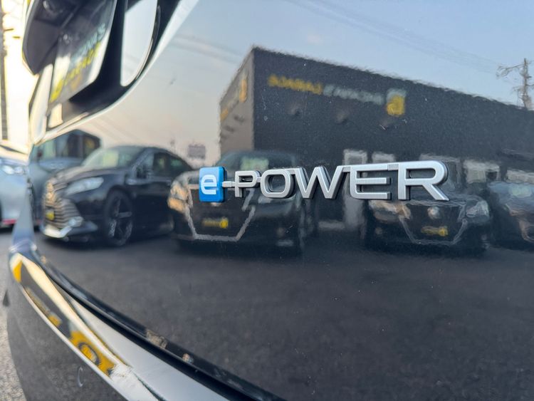 NISSAN SERENA E-POWER HIGHWAY STAR V thumbnail 11