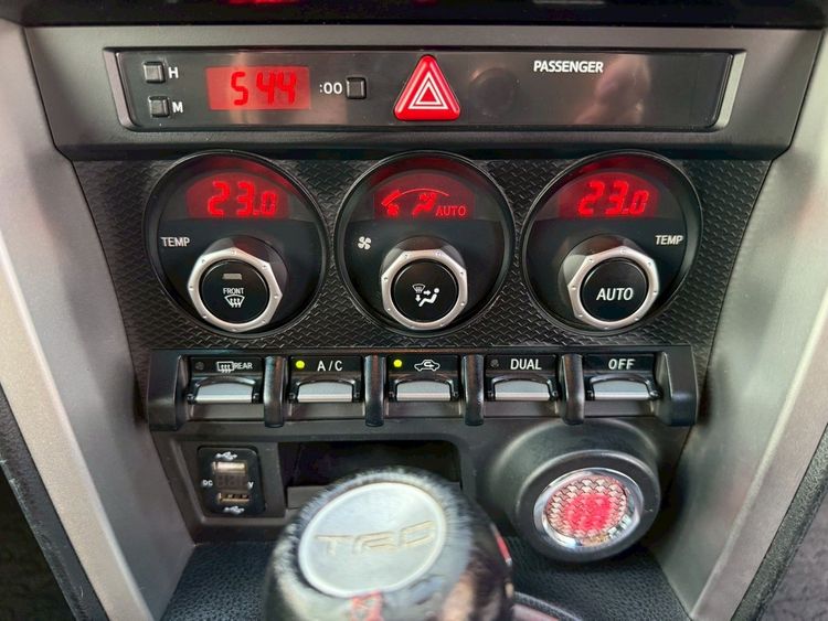 TOYOTA 86 GT thumbnail 3