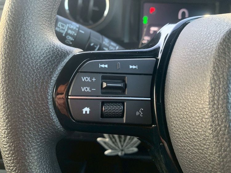 HONDA N-BOX CUSTOM thumbnail 2