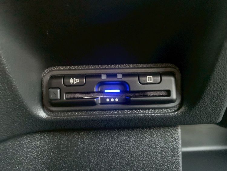 HONDA N-BOX CUSTOM thumbnail 11