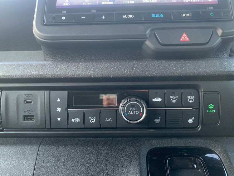 HONDA N-BOX CUSTOM thumbnail 4