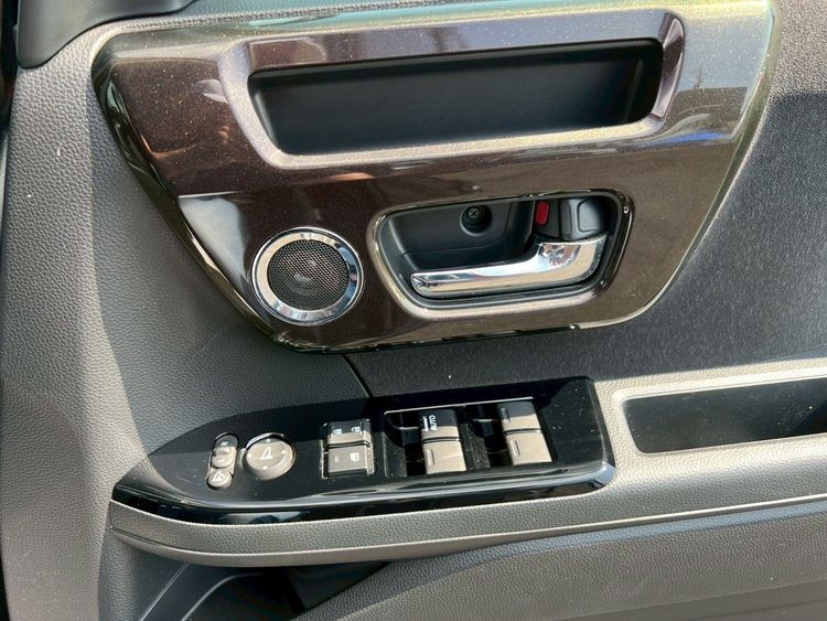 HONDA N-BOX CUSTOM GL HONDA SENSING thumbnail 6