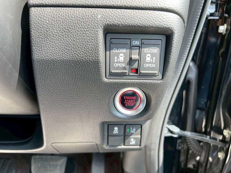 HONDA N-BOX CUSTOM GL HONDA SENSING thumbnail 12