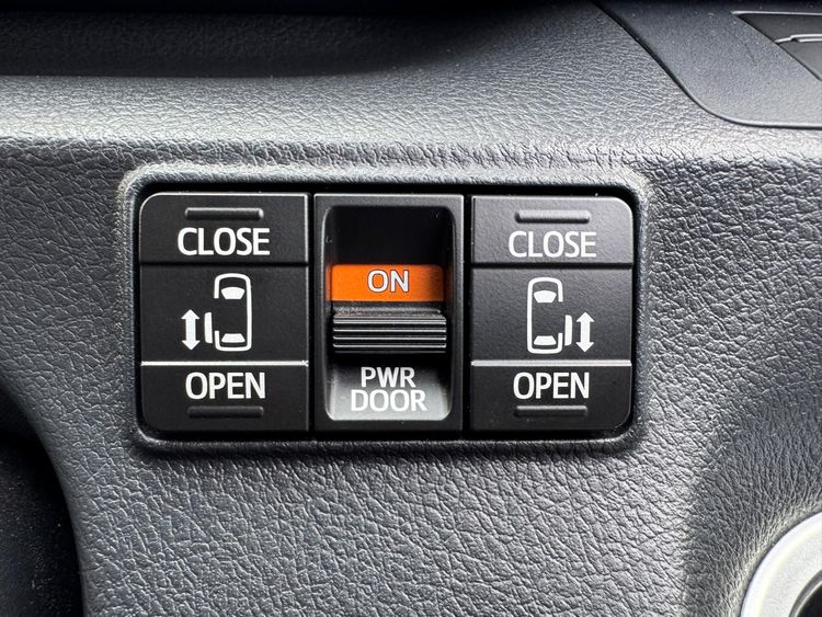 TOYOTA SIENTA G thumbnail 4