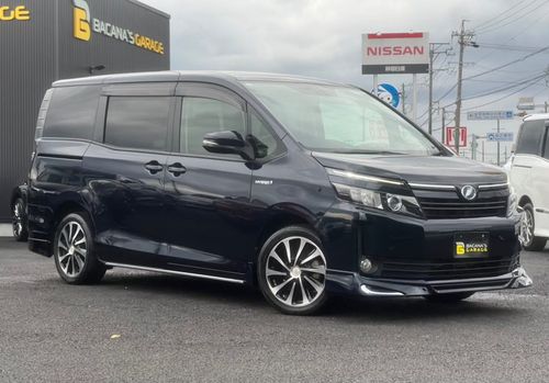 TOYOTA VOXY HYBRID HV V