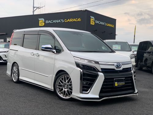 TOYOTA VOXY HIBRIDO ZS
